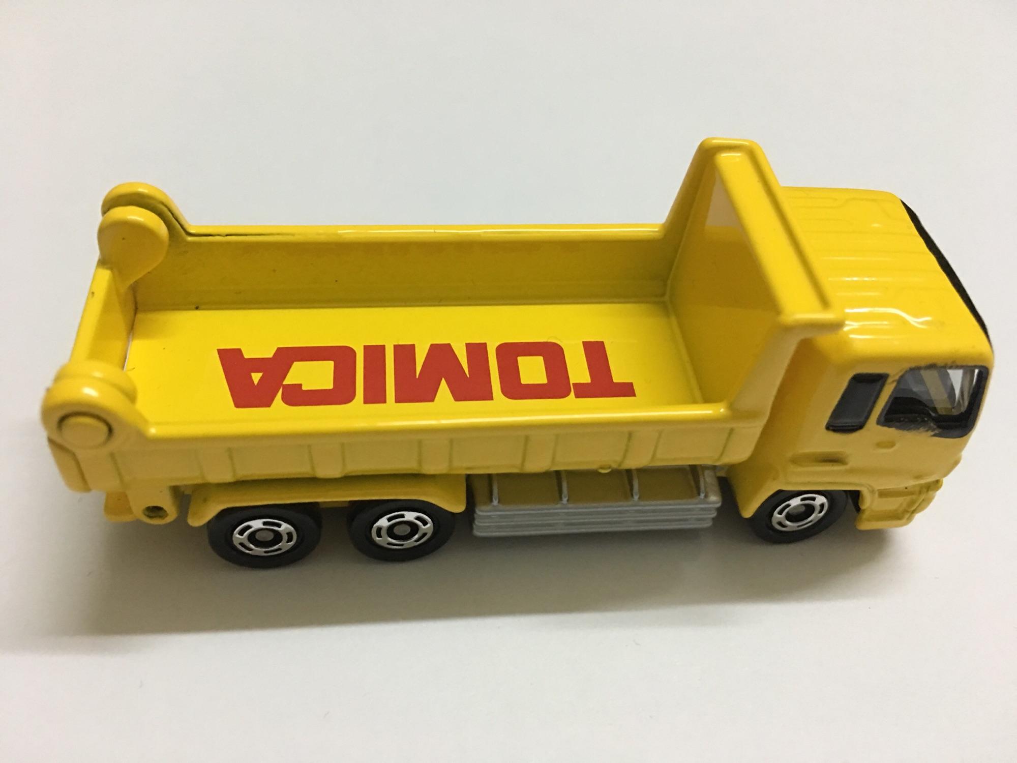 Xe ô tô mô hình Tomica ISUZU GIGA