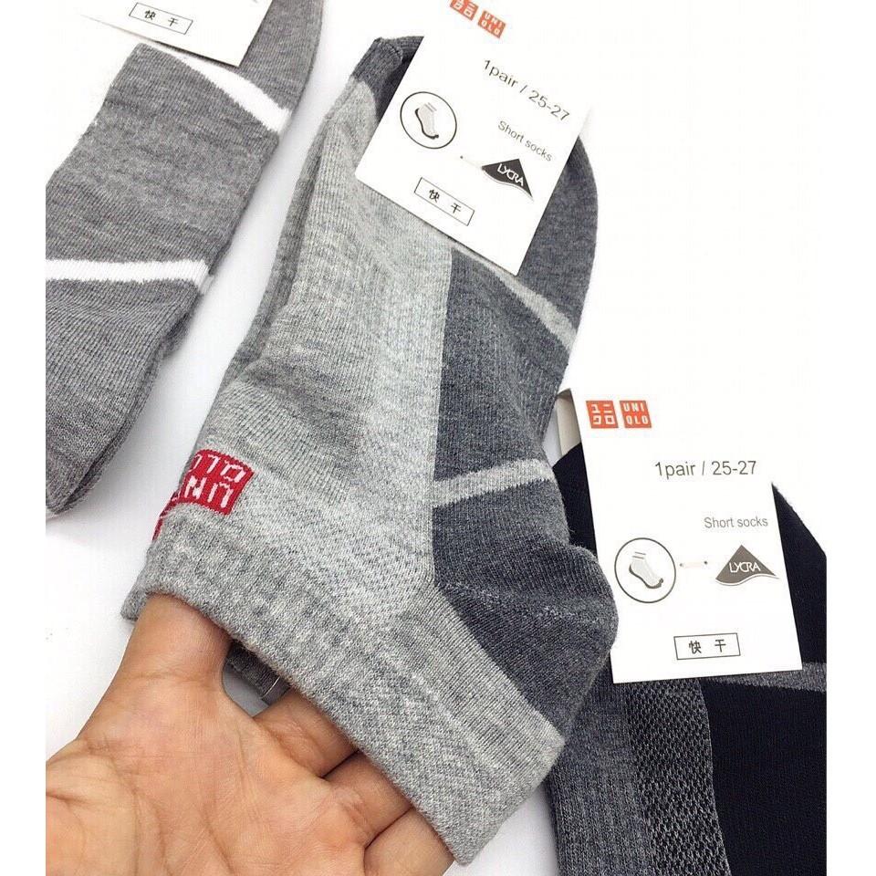 Một đôi tất uni dành cho nam