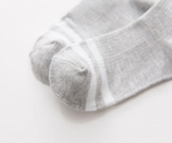 Tất cổ cao mặt cười