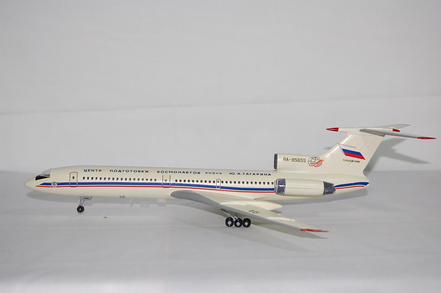 Mô hình máy bay TU-154 tỉ lệ 1/144