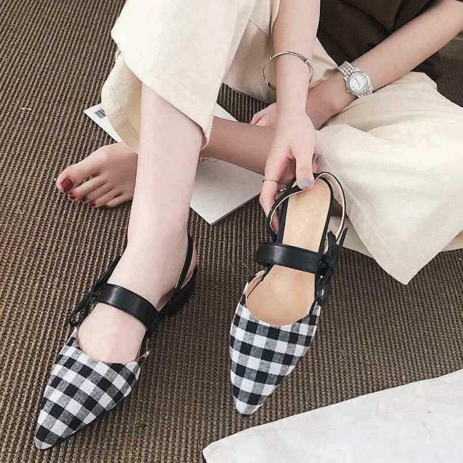 Giày sandal bít mũi quai ngang 1p