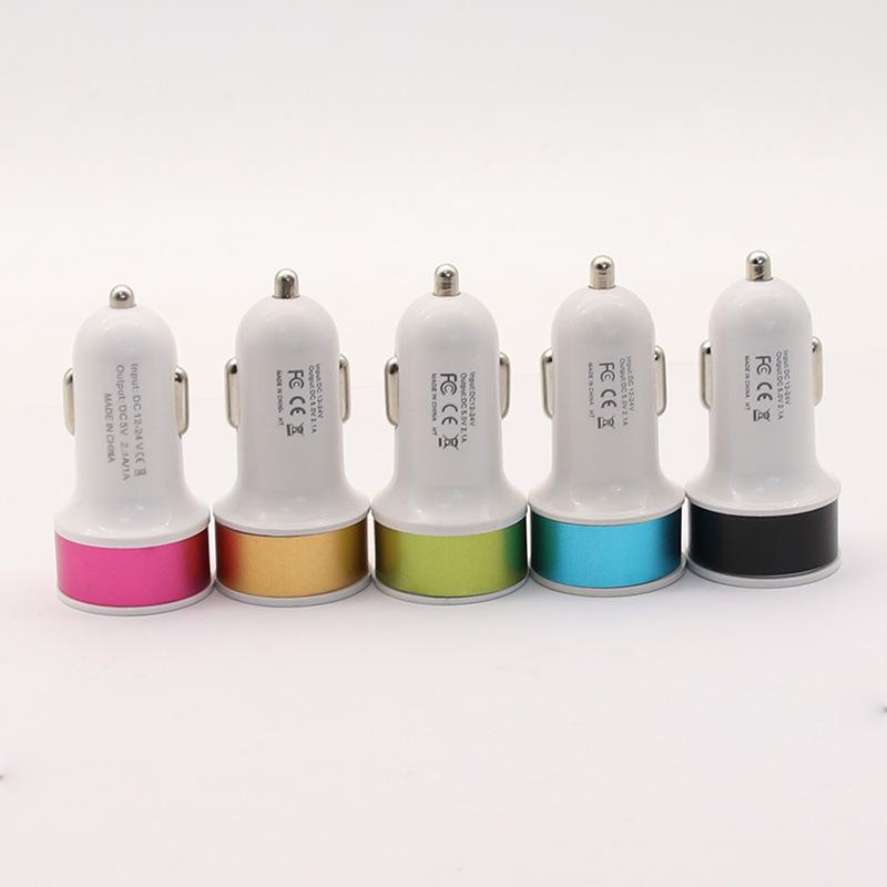 Cốc sạc 2 cổng USB trên Oto UB2
