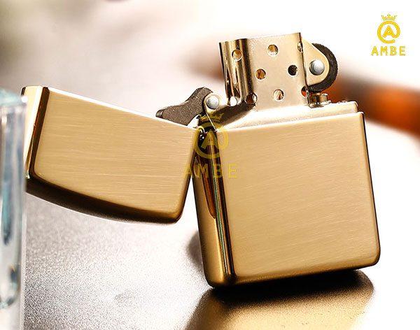 Bật lửa Zippo Mỹ vàng trơn bóng 254B