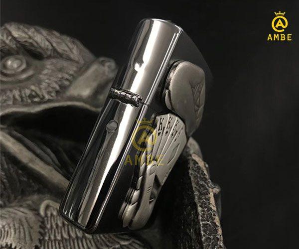 Bật lửa Zippo bàn tay chơi bài 29396