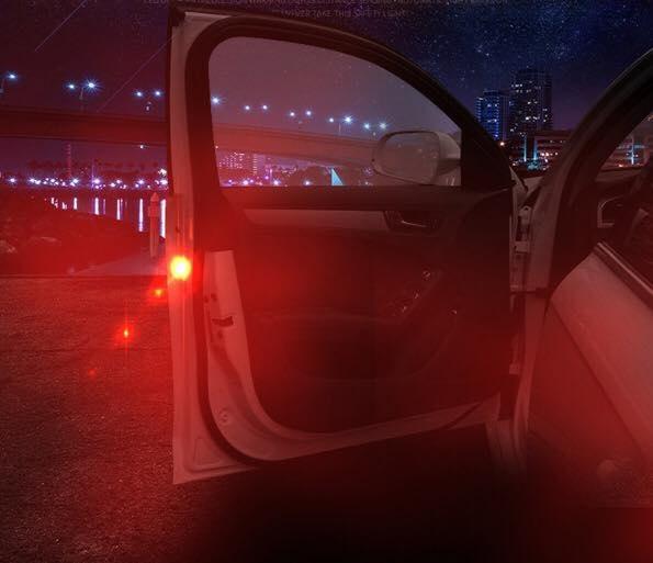 Bộ 4 đèn led cảnh báo mở cửa ô tô (kèm băng dính 3 M)