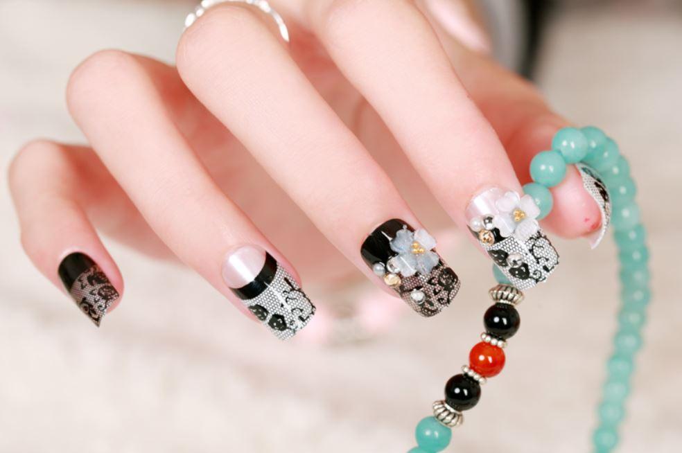 Bộ 24 móng tay giả ren đen đính đá (keo sẵn)