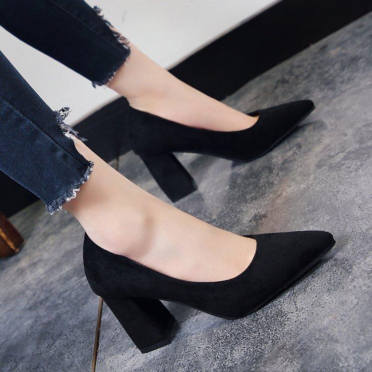 close shoes heels black