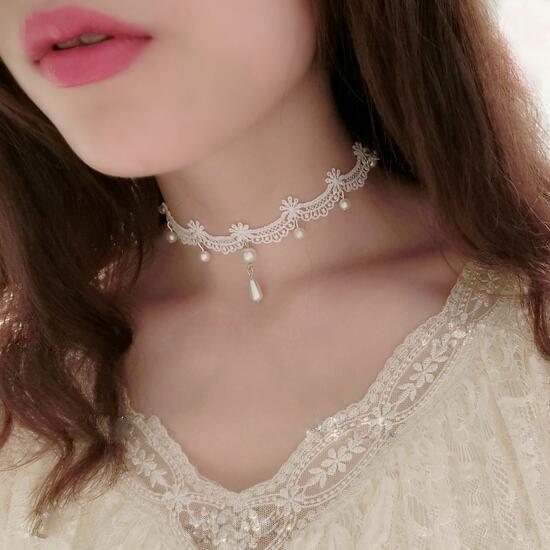 Vòng cổ choker ren trắng bản nhỏ dễ dàng phối đồ đa phong cách