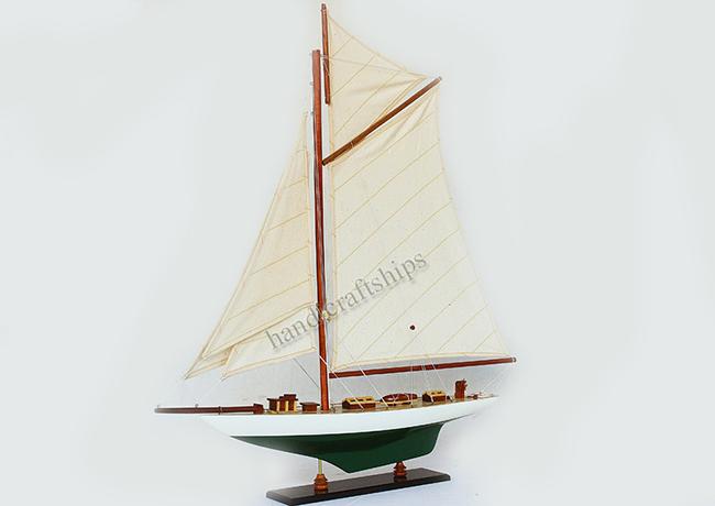 Mô hình thuyền buồm PHONG THỦY trang trí Columbia 50cm (Trắng - Xanh lá)