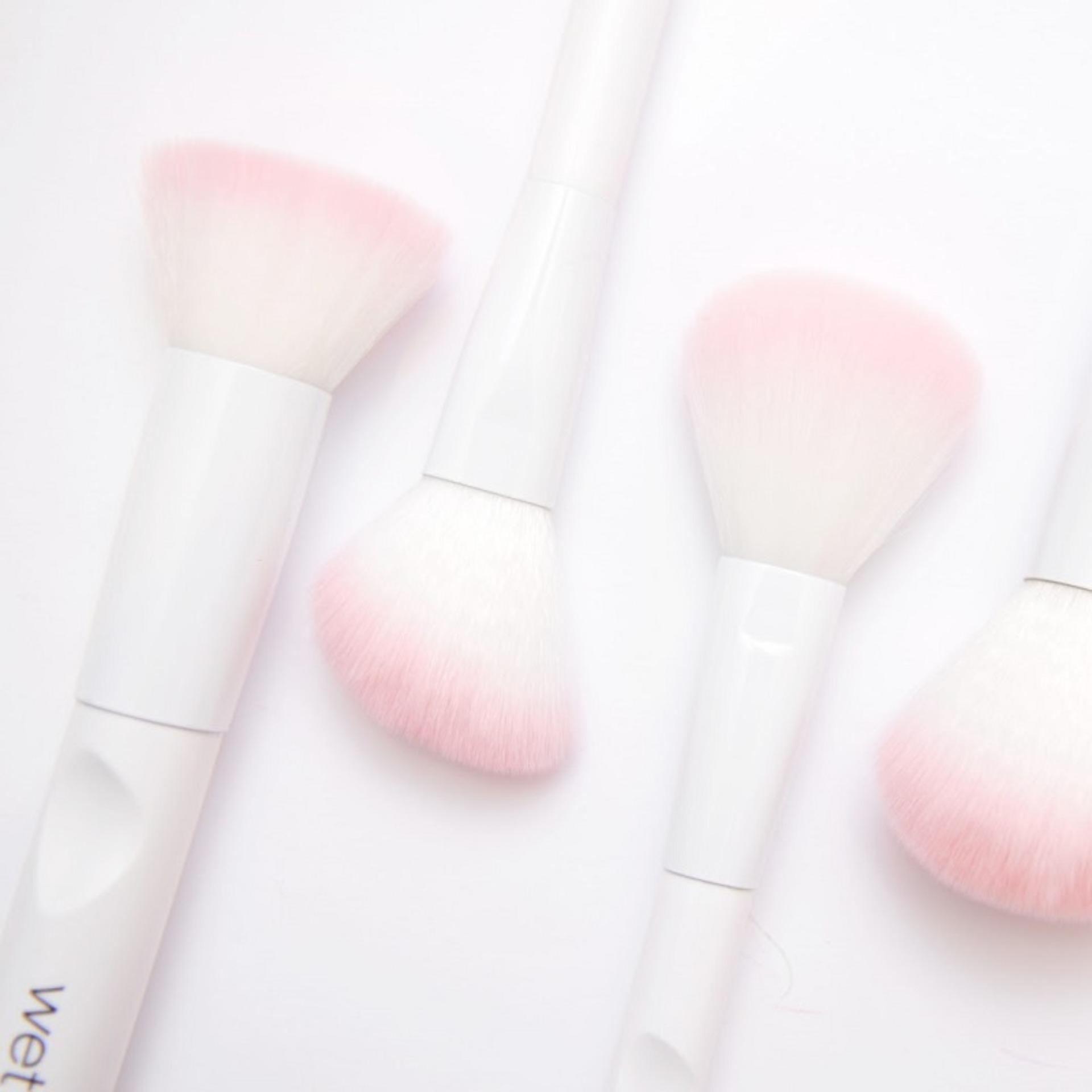 Cọ má hồng Wet n Wild Blush Brush