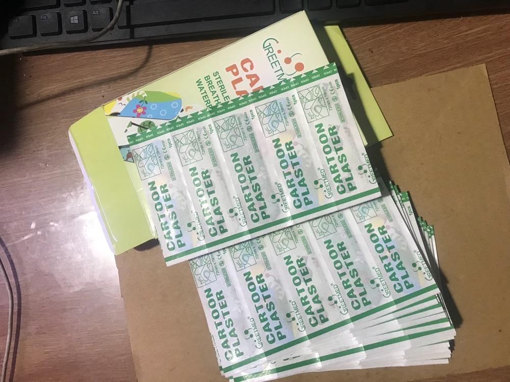 Băng keo cá nhân hình thú Greetmed (Hộp 100 miếng)