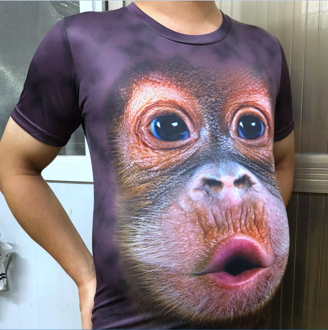 Hãy xem bức ảnh về áo mặt khỉ đáng yêu này! Chiếc áo mang hình ảnh mặt khỉ sẽ khiến bạn nổi bật và thu hút mọi ánh nhìn. Ngoài ra, chất liệu thoáng mát còn giúp bạn thoải mái khi mặc.