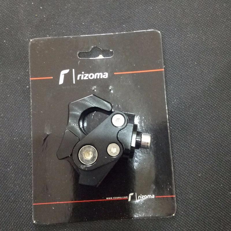 Móc treo đồ xe máy RIZOMA Màu Đen trang trí xe chất G103
