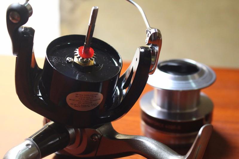 MÁY CÂU CÁ DAIWA SF4000-B STRIKEFORCE - Made in VN