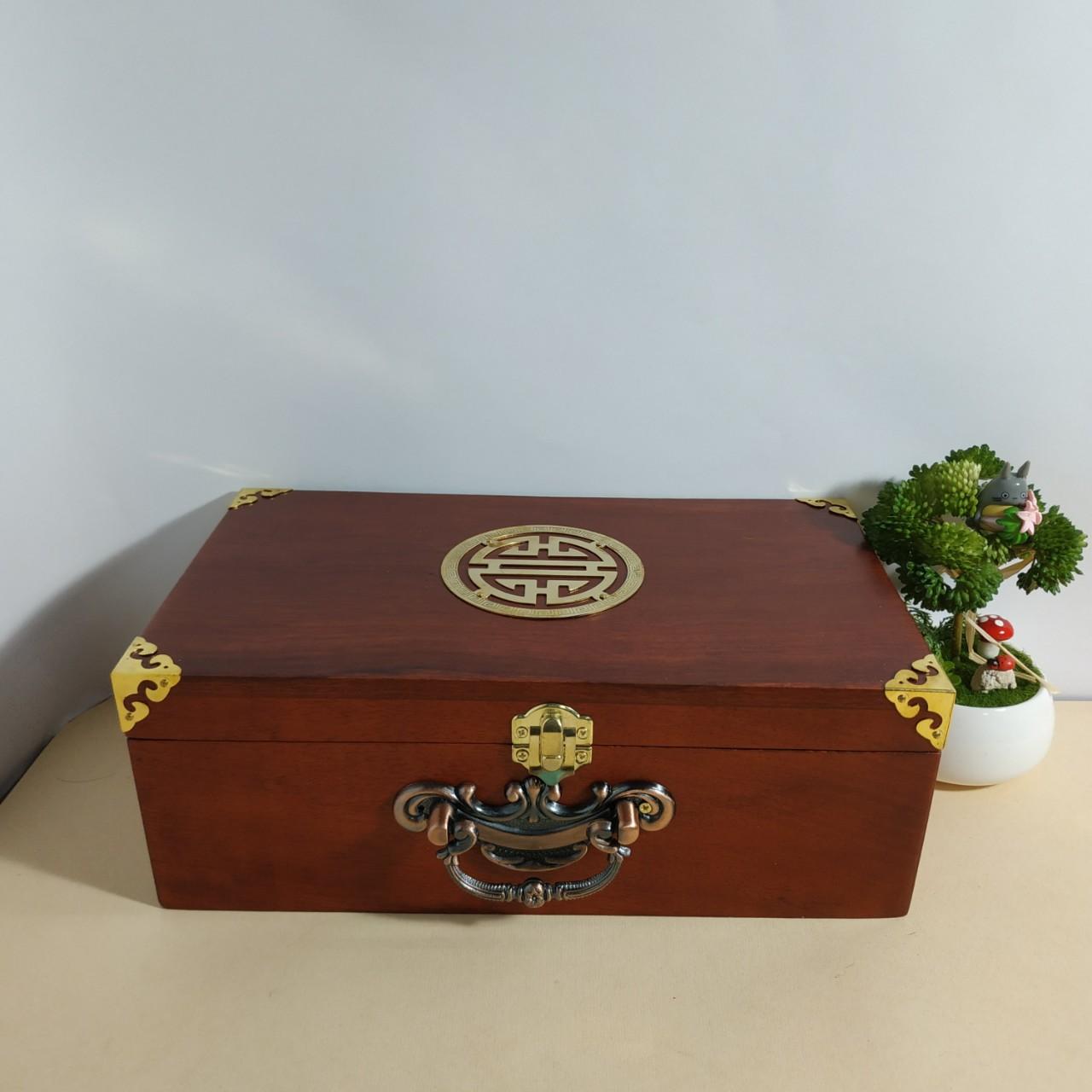 Hộp đựng trang sức, hộp con dấu khóa vàng quai đồng MẶT CHỮ THỌ Gỗ hương loại TO