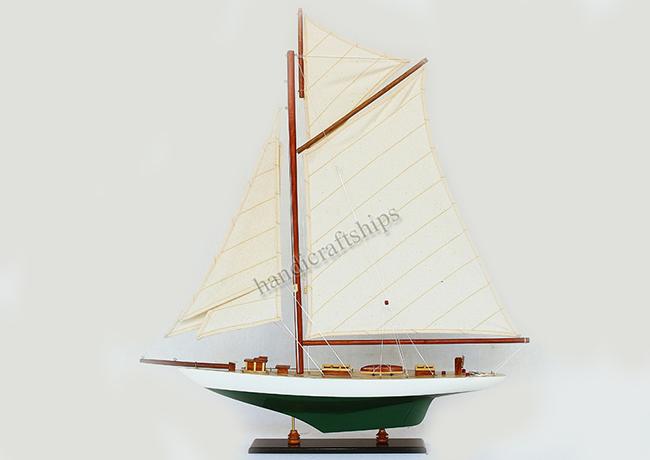 Mô hình thuyền buồm PHONG THỦY trang trí Columbia 50cm (Trắng - Xanh lá)