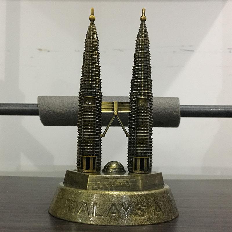 Mô hình tháp đôi Petronas cao 18.5 cm (Màu vàng rêu)