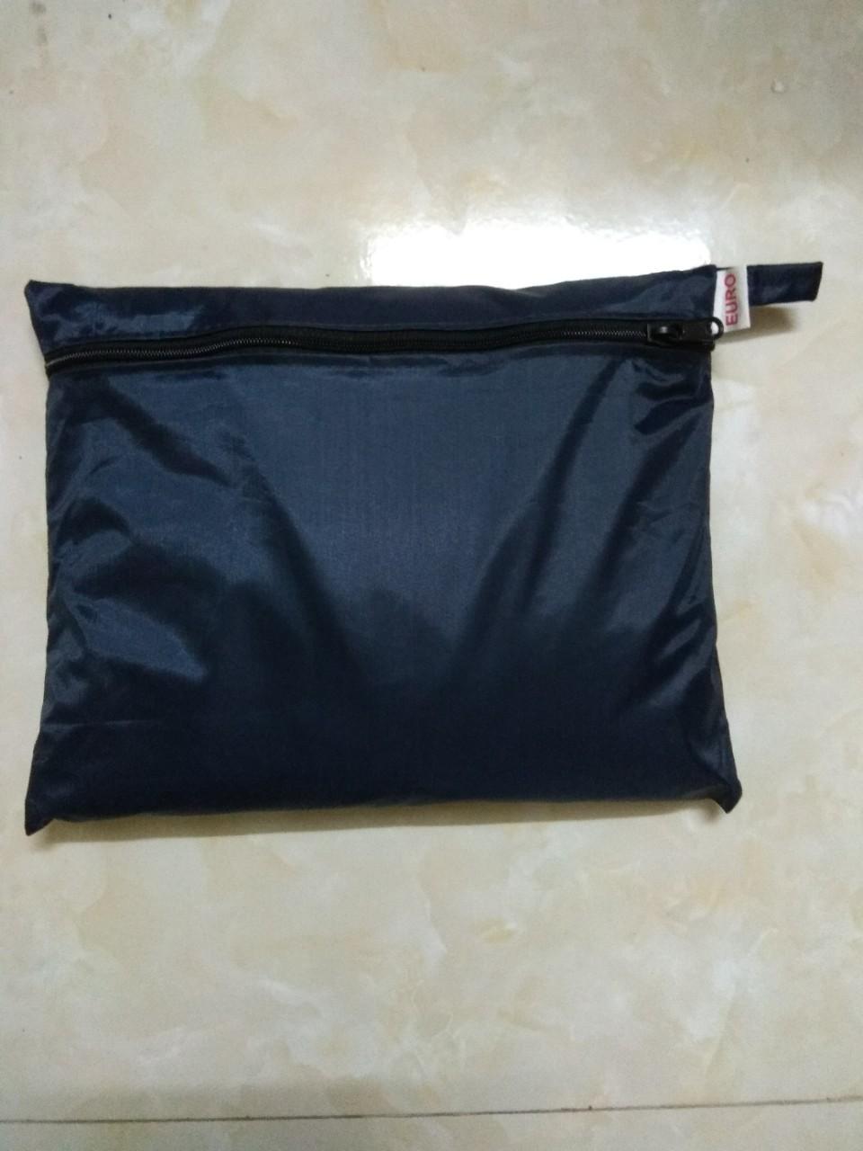 Áo mưa cánh dơi