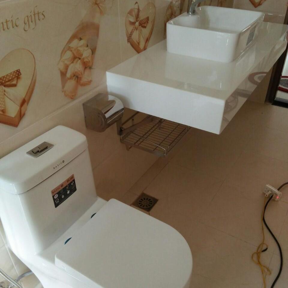 Bàn cầu 1 khối KIBATH (tặng kèm chậu Lavabo)