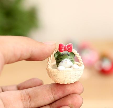 Móc khóa mèo giỏ dễ thương