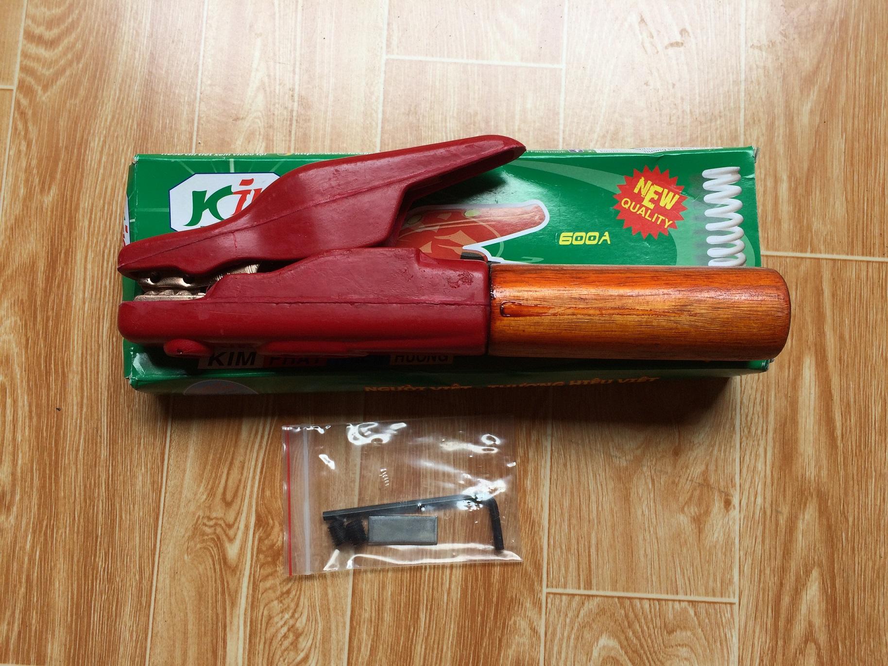 [HCM]Kìm hàn 600A cán gỗ