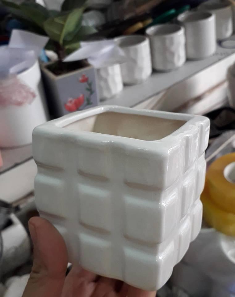 Chậu sứ trắng vuông đường kính 7cm
