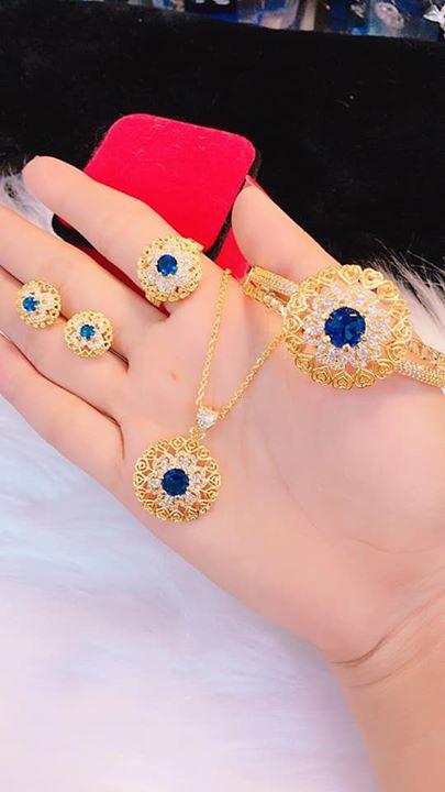 Dây chuyền mặt hoa