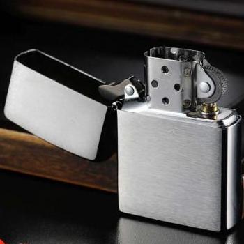 Bật Lửa Zippo Brushed Chrome Bạc Xước Vân Ngang