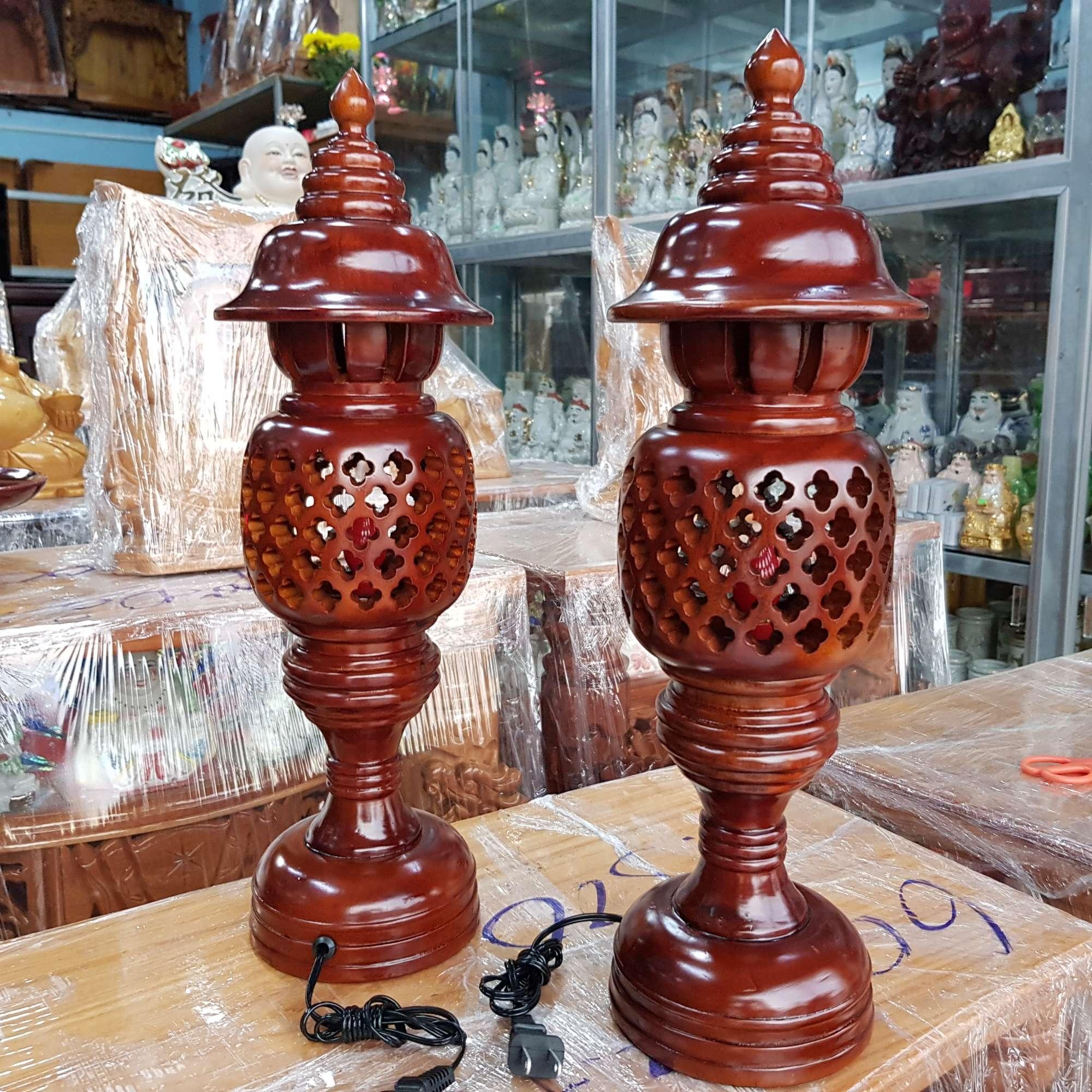 Cặp đèn thờ gỗ tràm bông vàng cao 34 cm