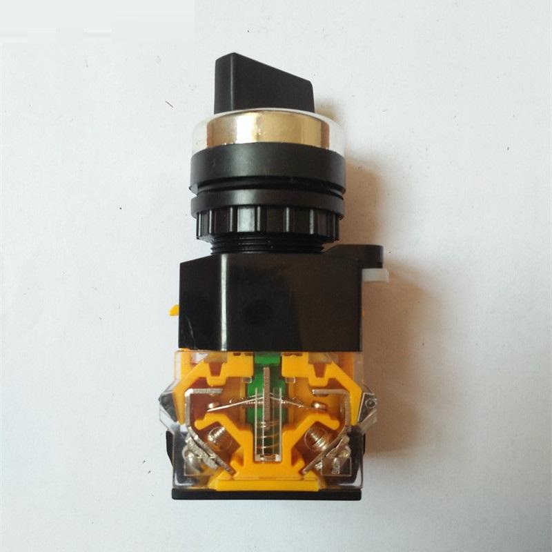 Công tắc xoay LA38 3 vị trí phi 22