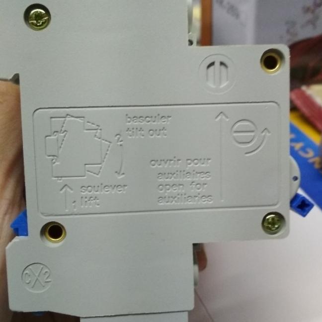 APTOMAT 3 PHA CHỐNG giật