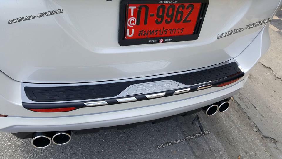 Chống trầy cốp ngoài fortuner