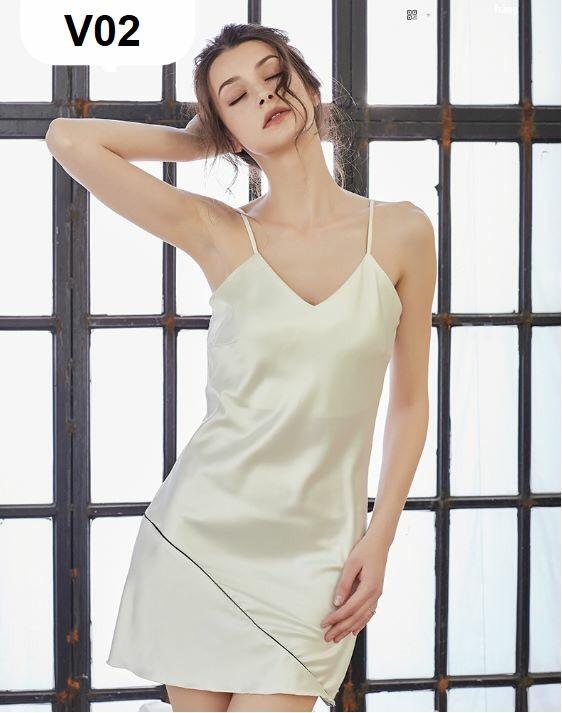 Đầm ngủ phi lụa đen