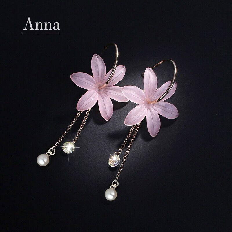 Bông tai khuyên tròn nhỏ gắn bông hoa 6 cánh 2 tua dài so le đính đá pha lê lấp lánh