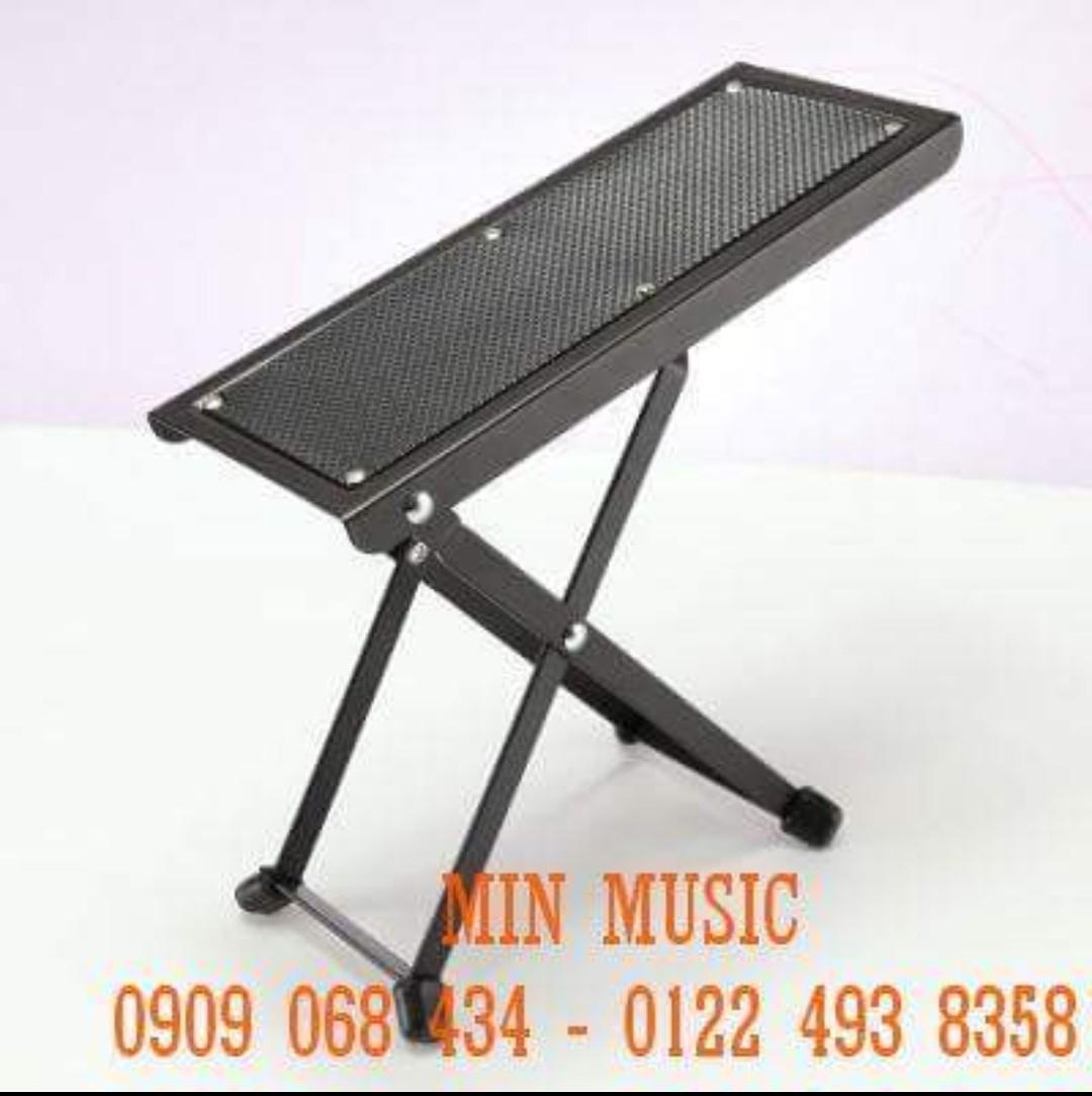 Ghế gác chân khi đàn guitar