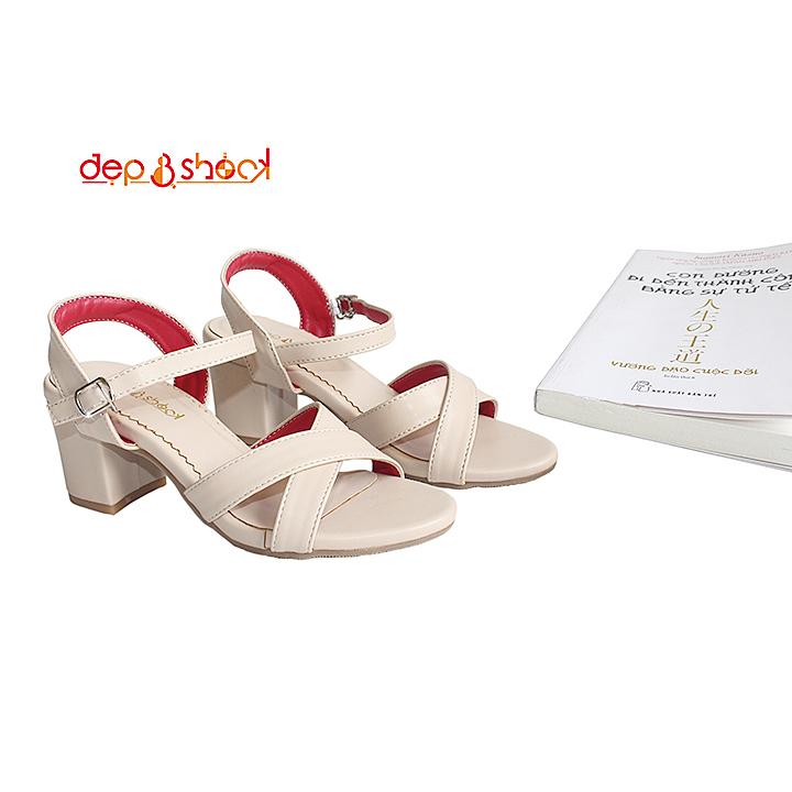 Giày sandal cao gót màu kem ngoại cỡ