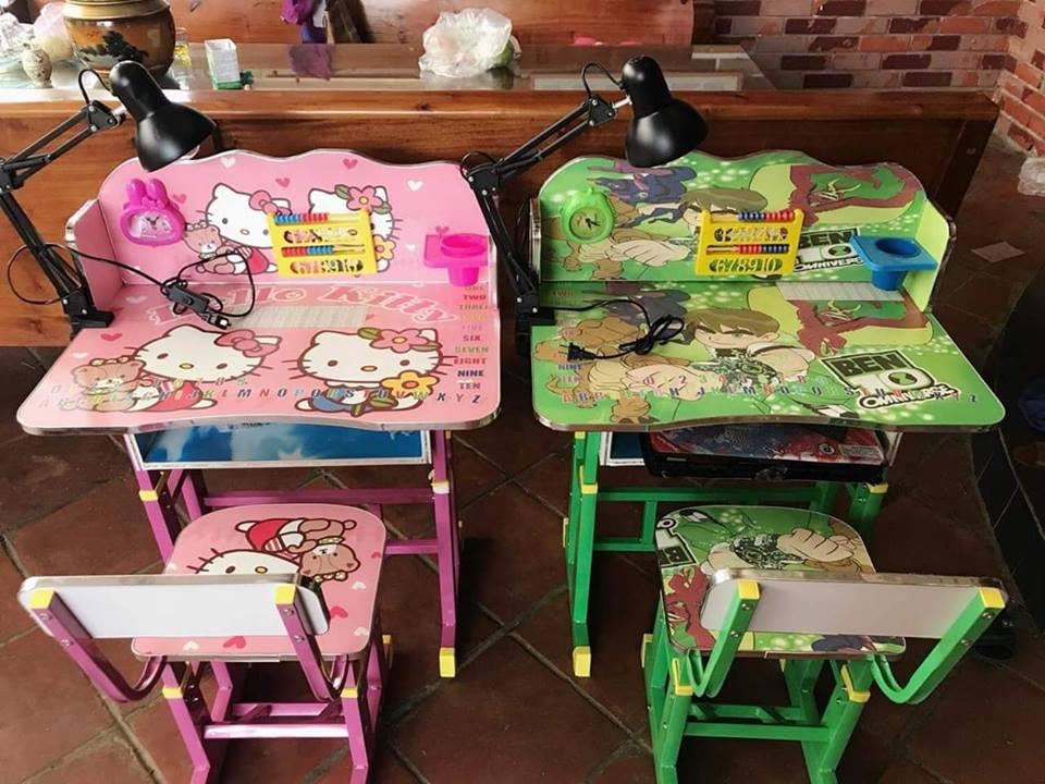 Bộ bàn ghế học sinh Hình nghộ nghĩnh đủ màu cho bé
