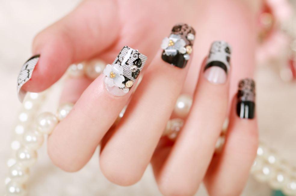 Bộ 24 móng tay giả ren đen đính đá (keo sẵn)