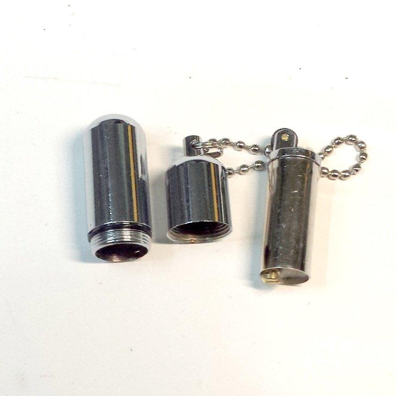 Bật lửa xăng đá kiêm móc khóa mini nắp vặn 055 (KHÔNG CHỨA XĂNG GAS)