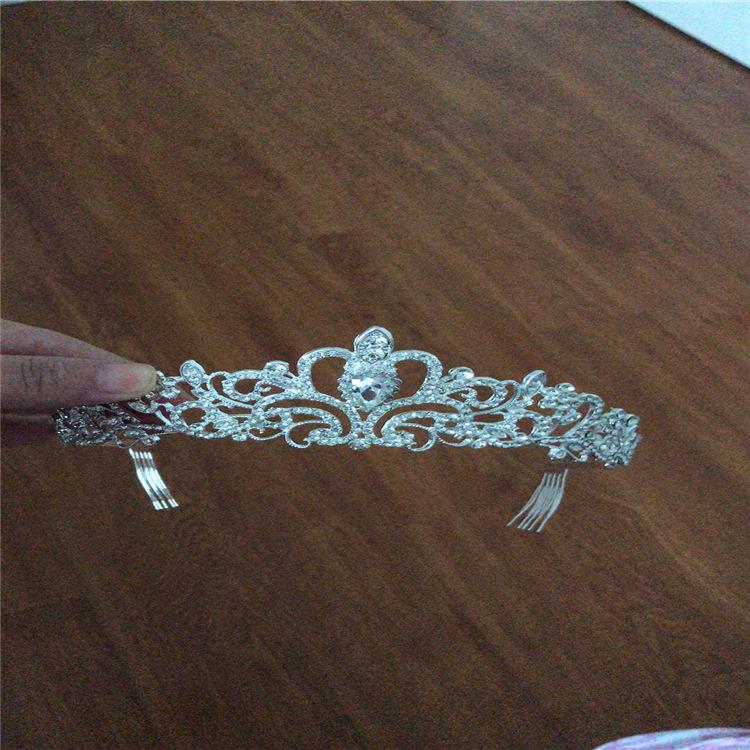 Vương miện đính đá trang sức cho cô dâu