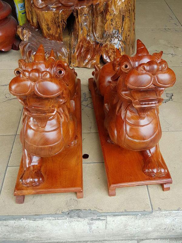 Tượng tỳ hưu bằng gỗ hương