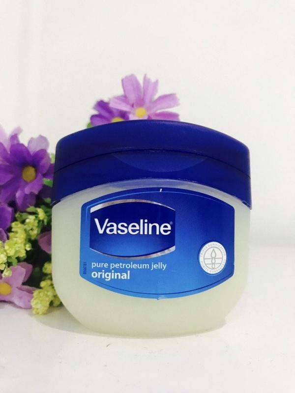 Sáp dưỡng môi vaseline