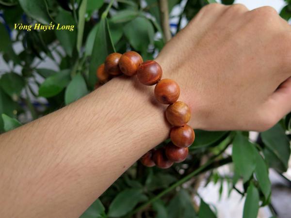 Vòng đeo tay gỗ huyết long 12mm