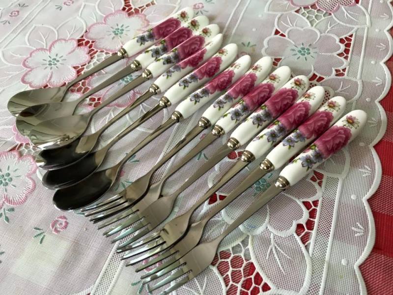 combo 10 dĩa và thìa cán sư in hoa cao cấp