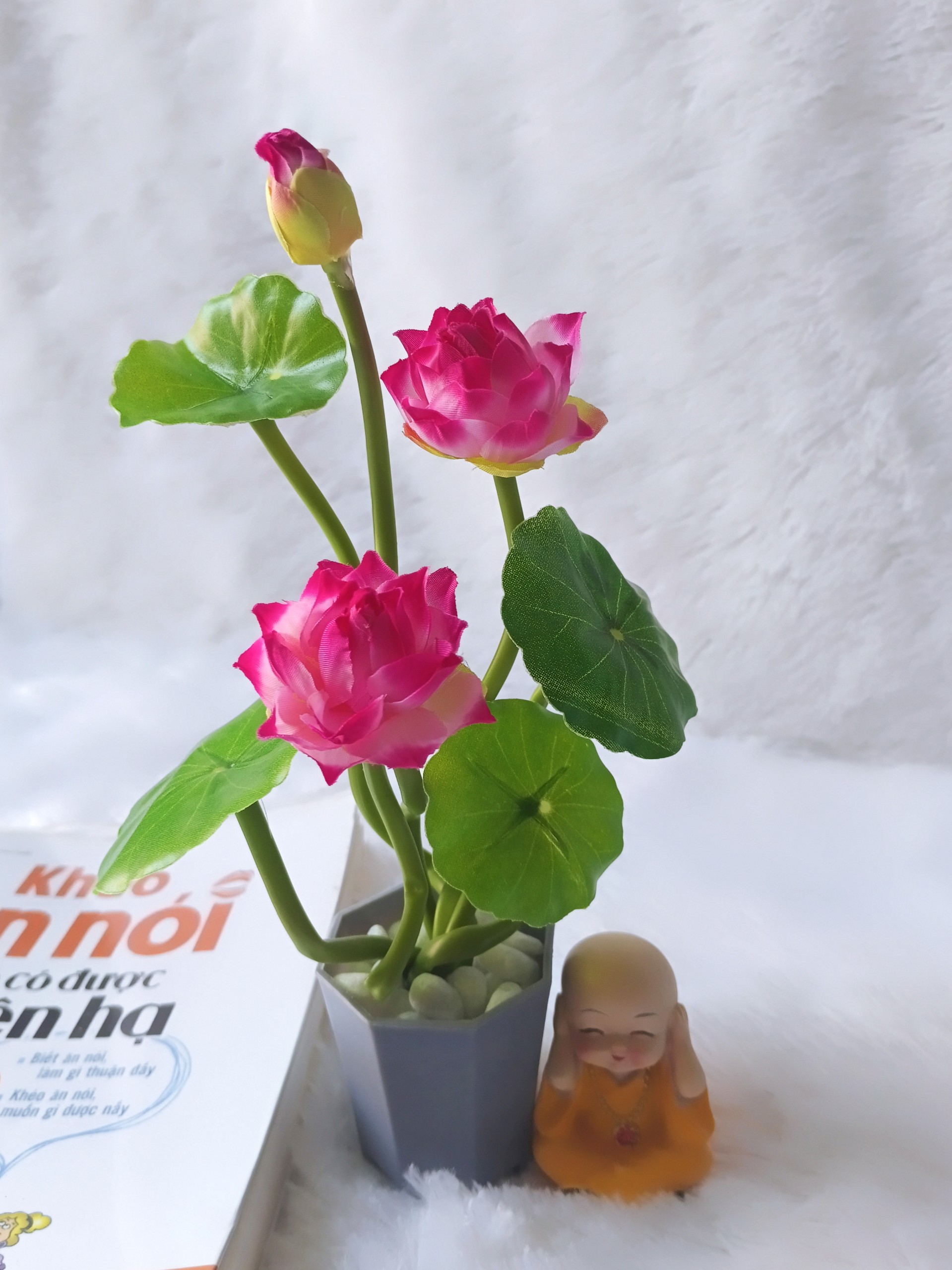 Chậu hoa sen mini VI094 (2 bông 1 nụ, cành cao20cm, kích thước chậu 5x5 cm), hoa giả trang trí