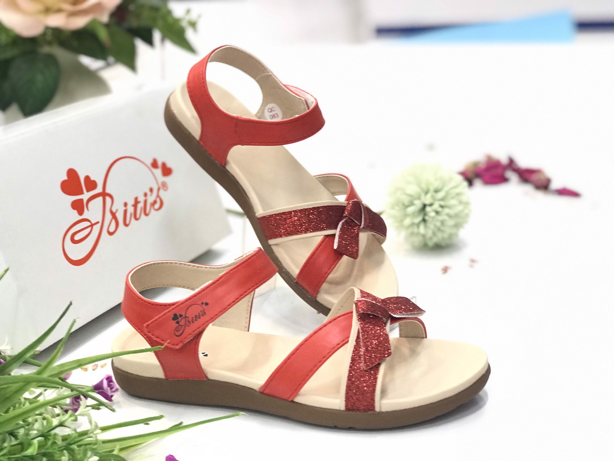 Sandal bé gái quai đan chéo phối nhũ DRG000500