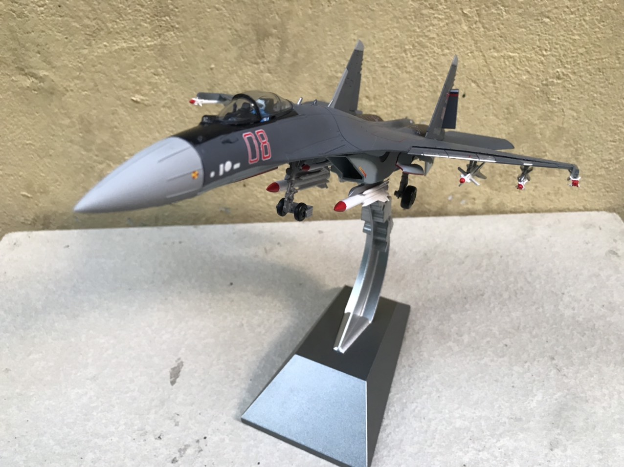 Su-35 Super Flanke Airplane Model 1:72