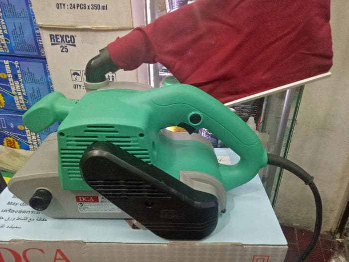 Máy chà nhám băng 1200W DCA AST610