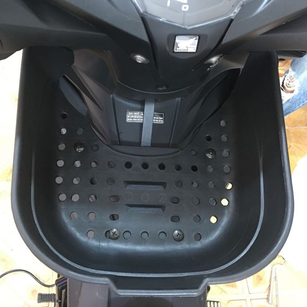 Rổ giữa nhựa xe winner v1