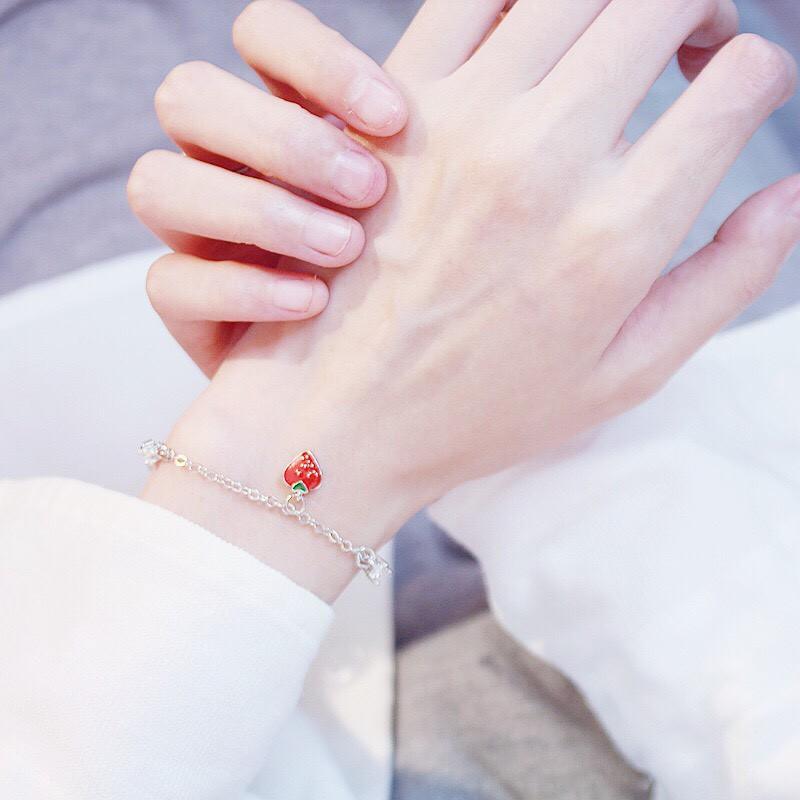 Lắc tay nữ trái dâu cá tính SC677